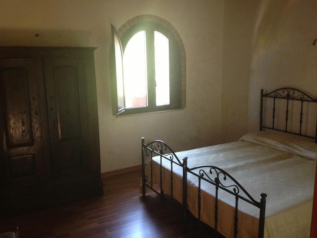 Maison d'hôtes L'Anticocasale à Altomonte Chambre photo